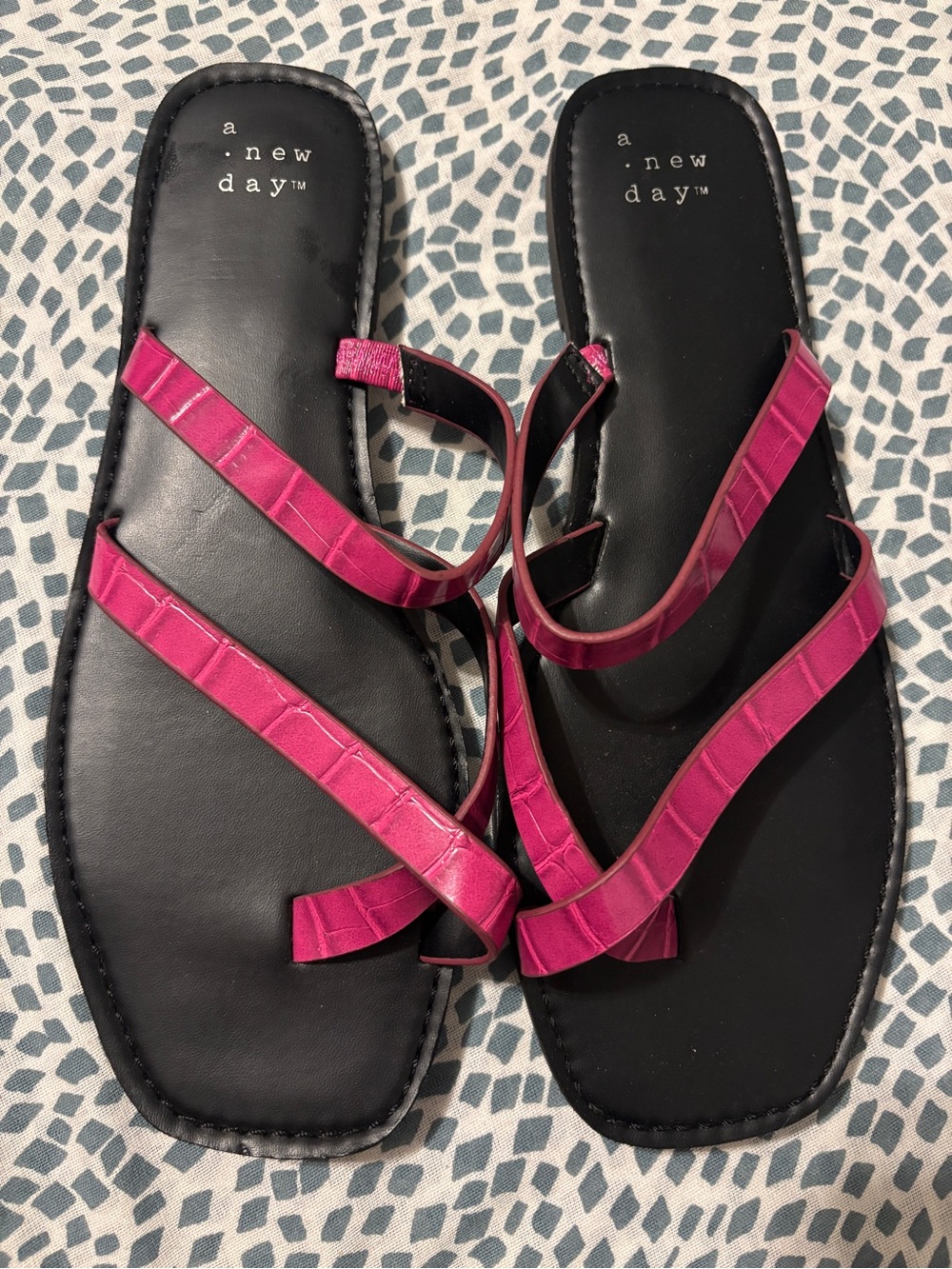 a new day Women's Pink Strappy Slide Sandals NWOT size 7.5